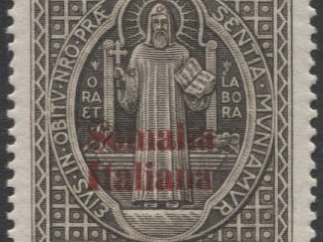 925